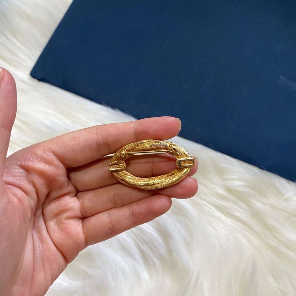 Authentic vintage Dior golden tone brooch - Picture 2 of 7